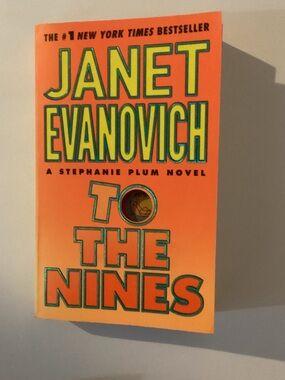 Janet Evanovich Paperback Novel - Bold Orange Cover